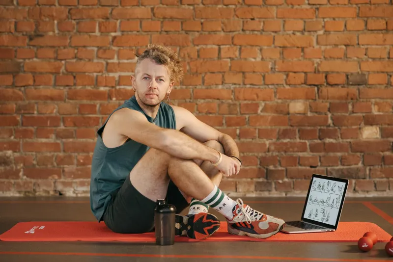 Swipe Up for Success: The Athletes Ditching Real Coaches for Digital Gurus